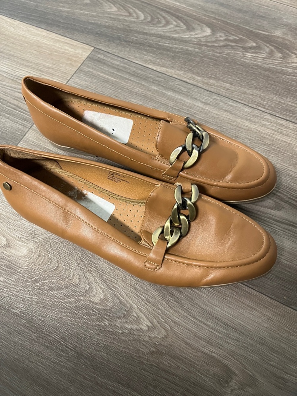 Women's Tan Chain-Accent Leather Loafers